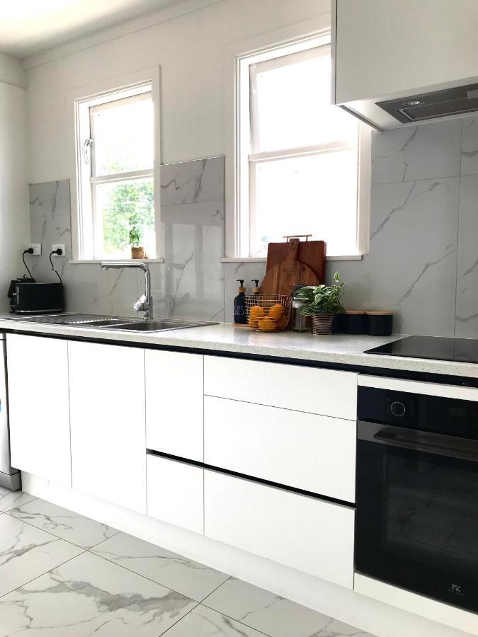 Bright & Comfy Stay In Newly Renovated Home With Parking Auckland Zewnętrze zdjęcie