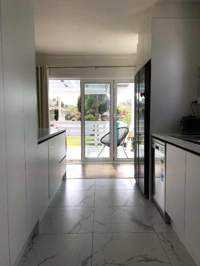 Bright & Comfy Stay In Newly Renovated Home With Parking Auckland Zewnętrze zdjęcie