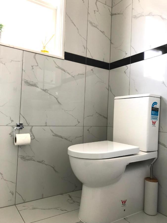 Bright & Comfy Stay In Newly Renovated Home With Parking Auckland Zewnętrze zdjęcie