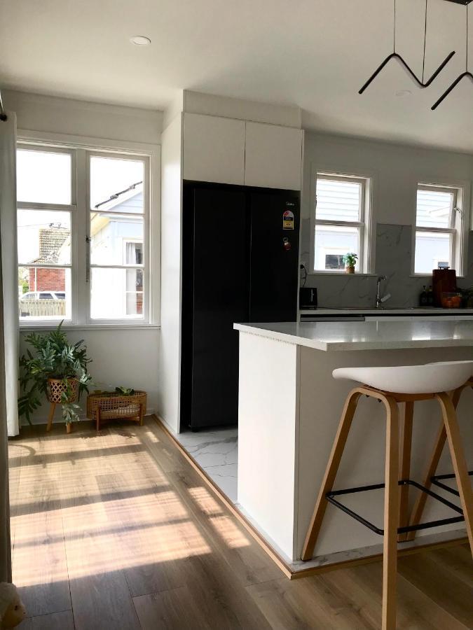 Bright & Comfy Stay In Newly Renovated Home With Parking Auckland Zewnętrze zdjęcie