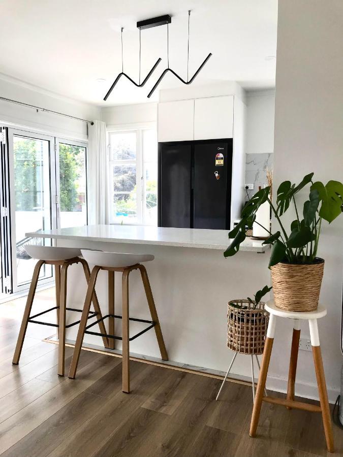 Bright & Comfy Stay In Newly Renovated Home With Parking Auckland Zewnętrze zdjęcie