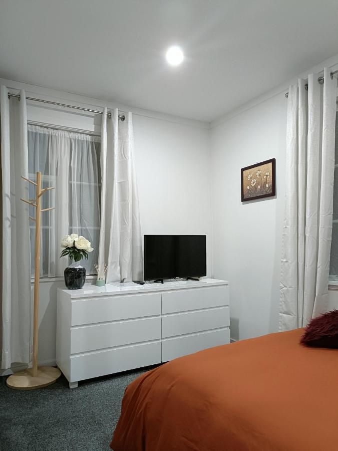 Bright & Comfy Stay In Newly Renovated Home With Parking Auckland Zewnętrze zdjęcie