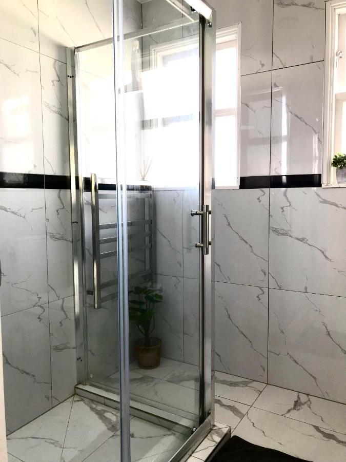 Bright & Comfy Stay In Newly Renovated Home With Parking Auckland Zewnętrze zdjęcie